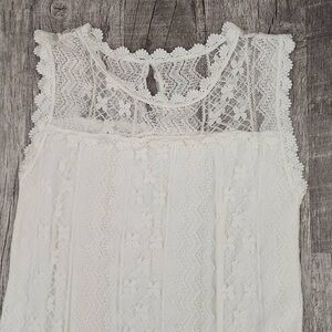 Delicate White Lace Sleeveless Blouse